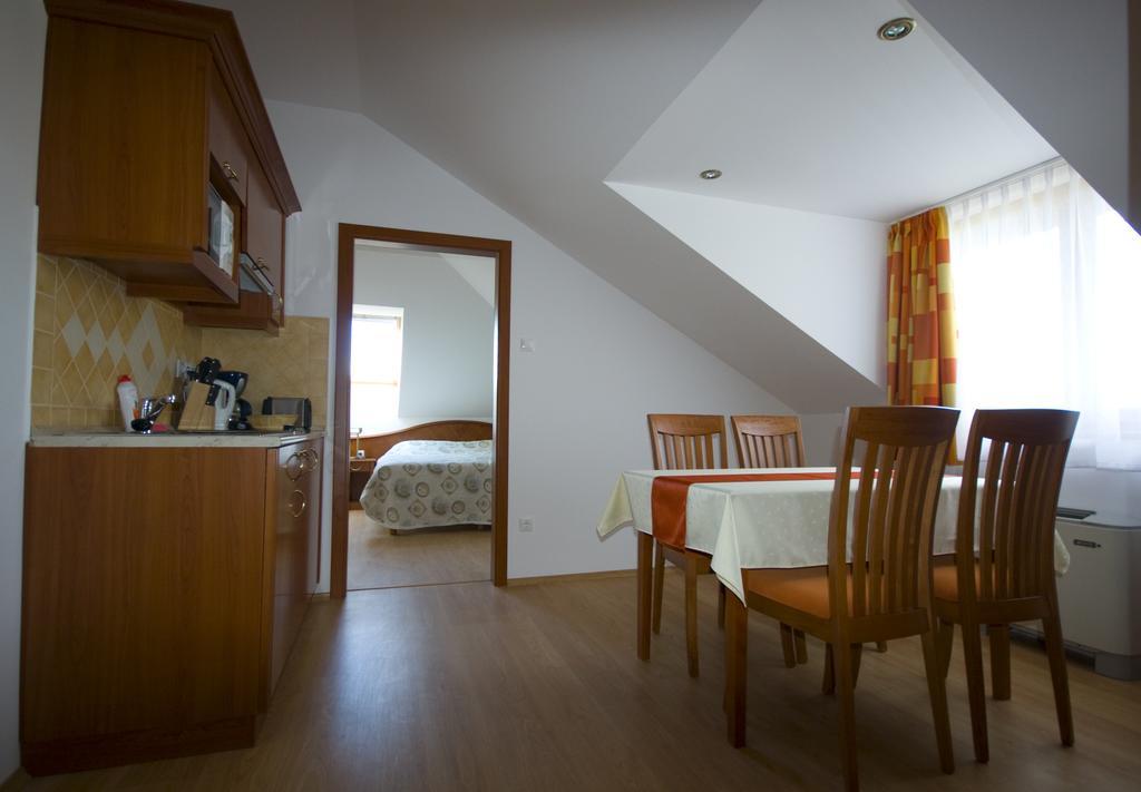 Ferienwohnung Szerencsemak Panzio Kehidakustány Zimmer foto
