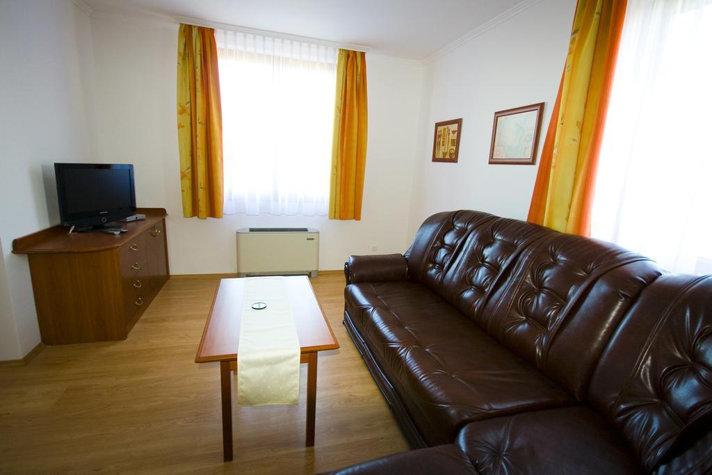 Ferienwohnung Szerencsemak Panzio Kehidakustány Zimmer foto