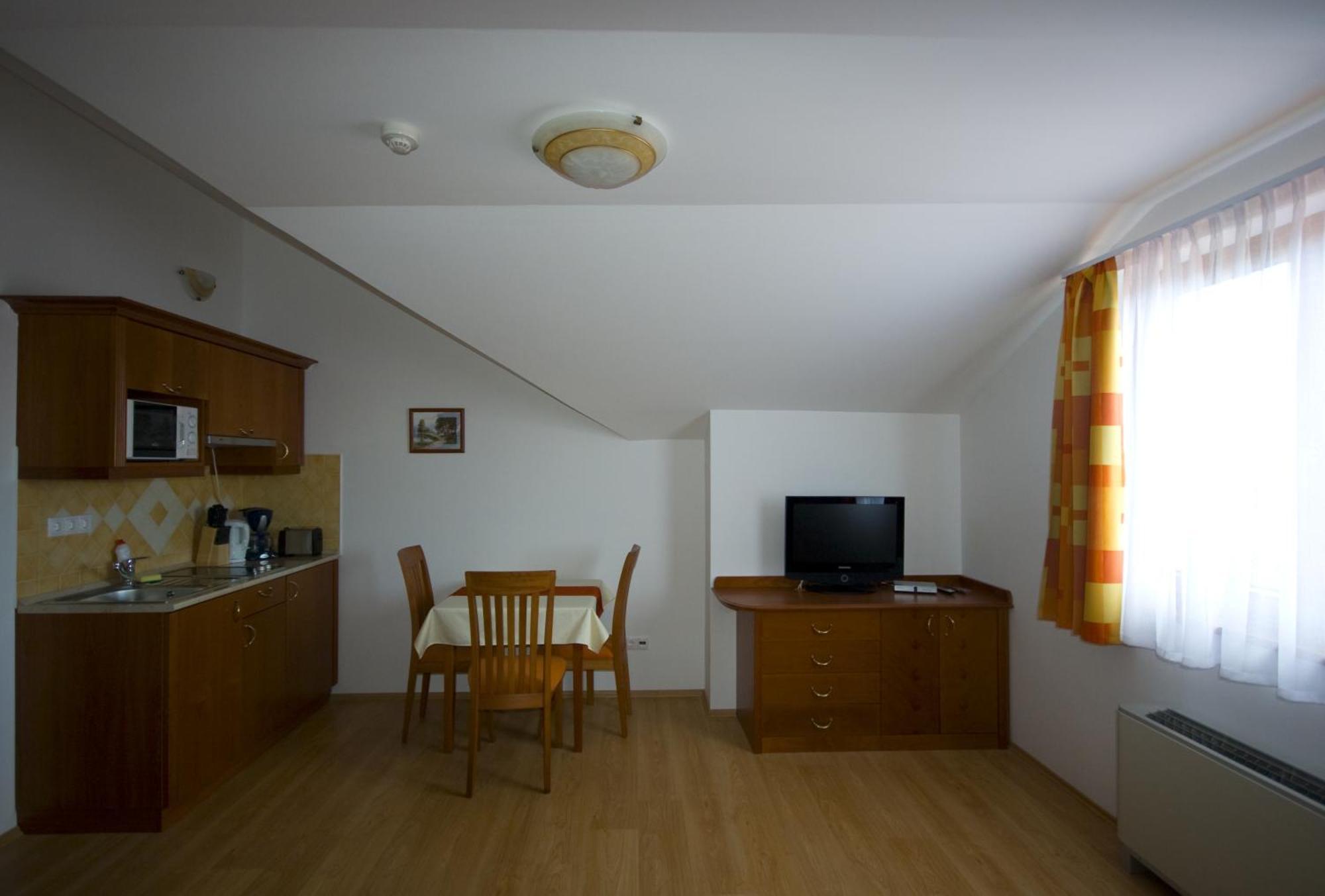 Ferienwohnung Szerencsemak Panzio Kehidakustány Zimmer foto