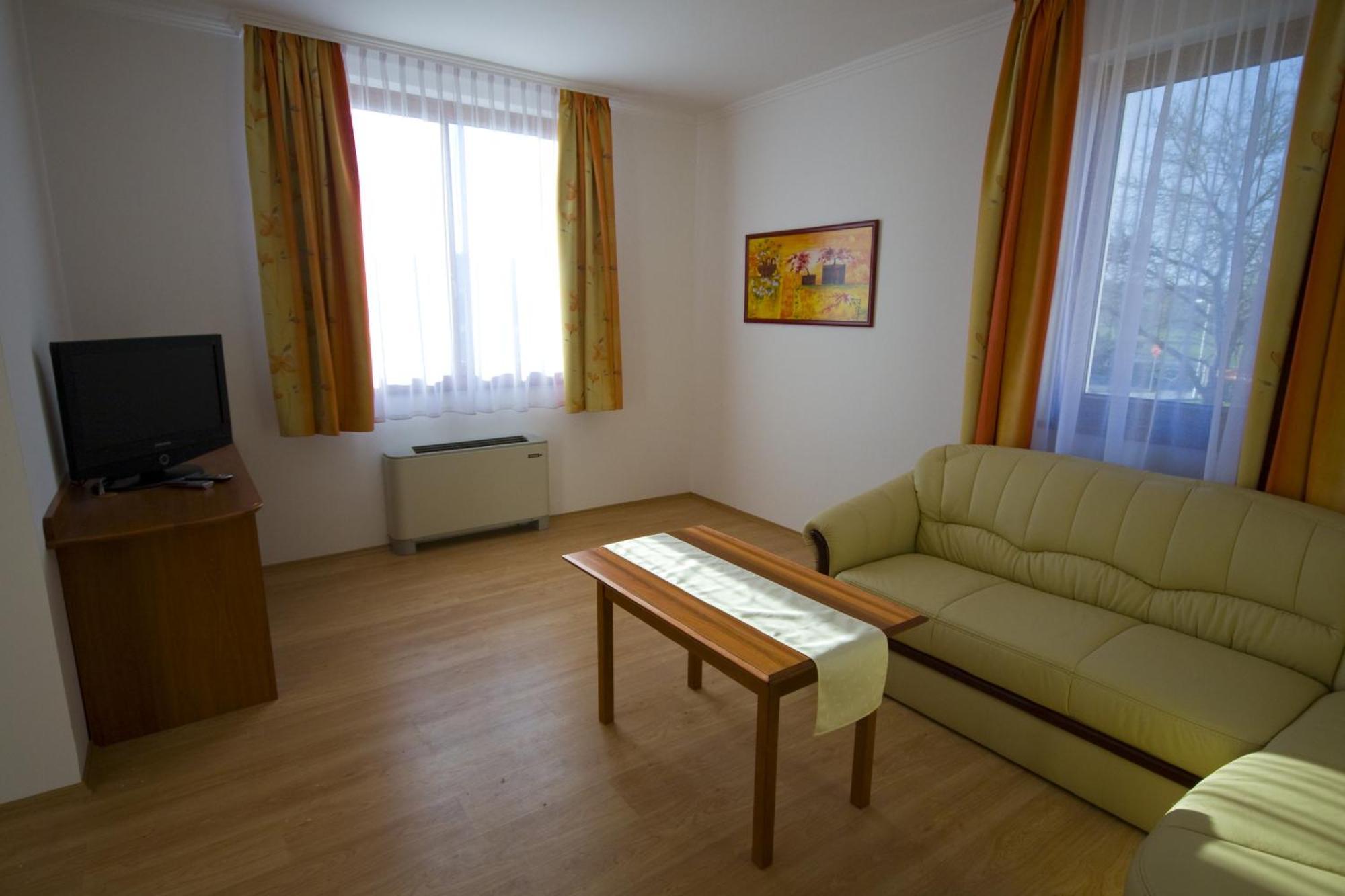 Ferienwohnung Szerencsemak Panzio Kehidakustány Zimmer foto